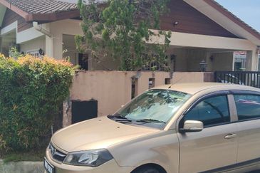  2 storey intermediate link corner Petaling Jaya Section 4