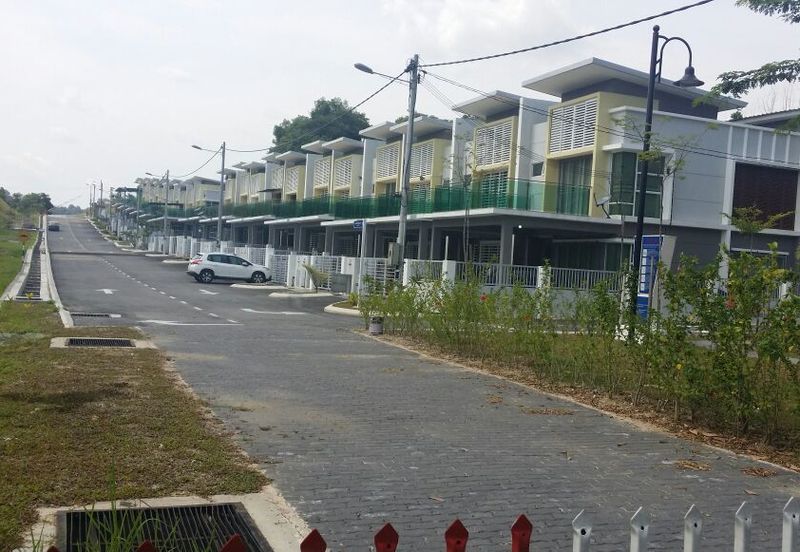 Banglo Lot Bangunan 7750 sqft Geran Individu berdekatan Putrajaya