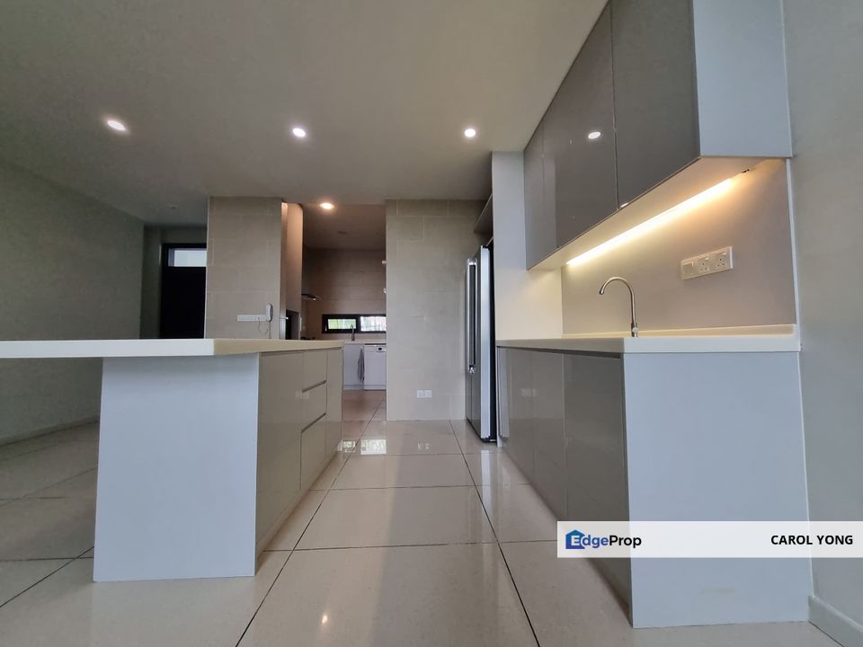 Bright unit with large garden. , Kuala Lumpur, Desa Parkcity