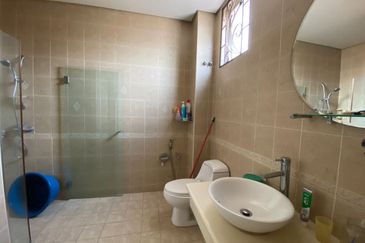 Gated and Guarded Low-Density Terraces