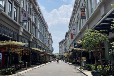 Tenanted SOHO Unit in Plaza Arkadia for Sale