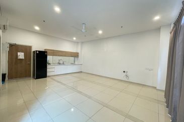 Tenanted SOHO Unit in Plaza Arkadia for Sale