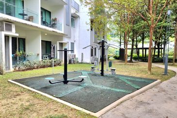 Just Listed! Low Floor unit for sale with immediate rental income