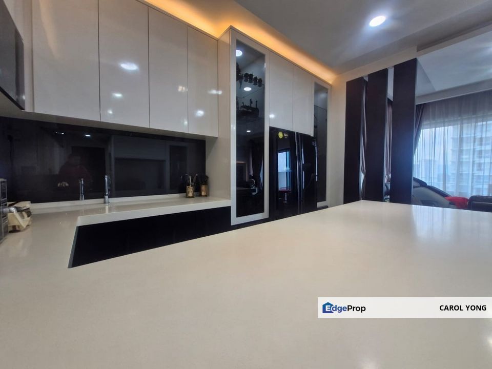 Big Balcony unit, now vacant and ready for both sale and rental!, Kuala Lumpur, Desa Parkcity