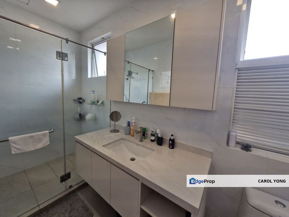 Fresh Listing For Sale, Premium Parking right in front the property, Kuala Lumpur, Desa Parkcity