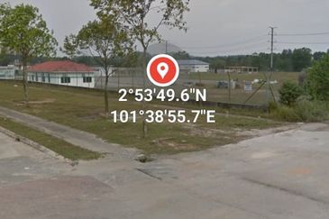 Tanah Lot Banglo Bukit Damar