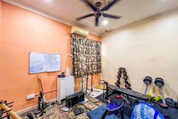 Taman Lembah Keramat AU5