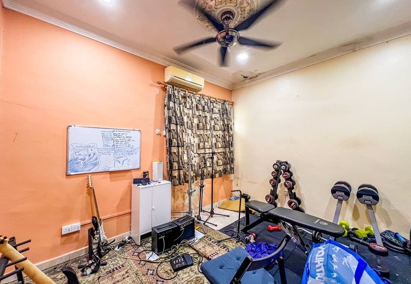 Taman Lembah Keramat AU5