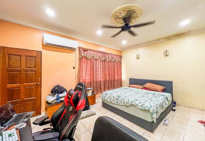 Taman Lembah Keramat AU5