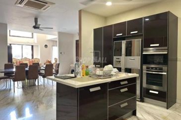 Double storey Bungalow Spacious Land Ara Damansara