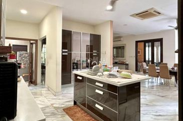 Double storey Bungalow Spacious Land Ara Damansara