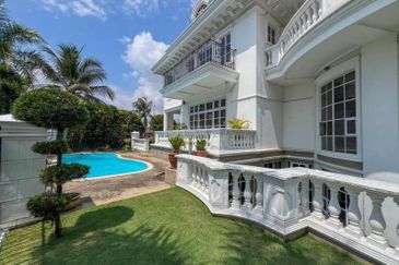 4 Storey Bungalow Tropicana Golf Country Resort