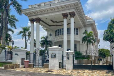 4 Storey Bungalow Tropicana Golf Country Resort