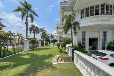 4 Storey Bungalow Tropicana Golf Country Resort