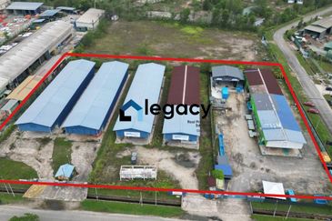 TANAH PERINDUSTRIAN DENGAN 5 UNIT GUDANG TELUK KALUNG KEMAMAN TERENGGANU 