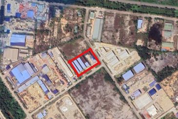 TANAH PERINDUSTRIAN DENGAN 5 UNIT GUDANG TELUK KALUNG KEMAMAN TERENGGANU 