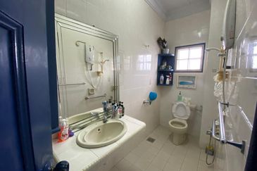 Jalan Kolam Air Lama C 