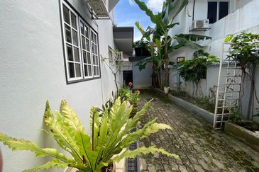 Jalan Kolam Air Lama C 