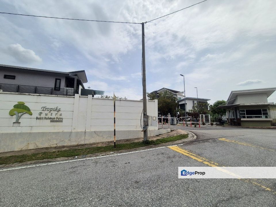 Three Storey Semid Tropika Putra Bukit Rahman Putra Intermediate, Selangor, Bukit Rahman Putra