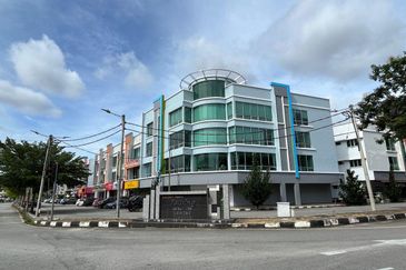 Taiping 2 sty Tenanted shop at Taiping Business Centre, near KWSP , Market & up coming future project