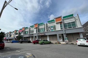 Taiping 2 sty Tenanted shop at Taiping Business Centre, near KWSP , Market & up coming future project