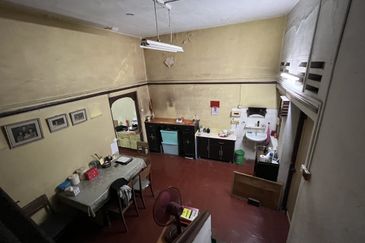 KL Golden Triangle area, Tengkat Tongshin, Bukit Bintang, 2 sty building with roof top, good for commercial use.