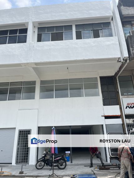 Freehold Terrace Factory 2.5sty, can be commercial use, located at the main road junction of Segambut Tengah, Kuala Lumpur, Segambut