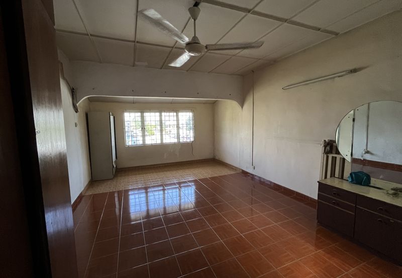 Commercial House at Busy Road in PJ SS2, good for retail, clinic, show room & etc