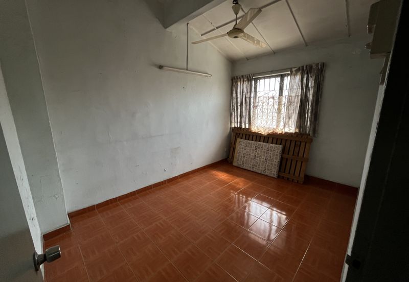 Commercial House at Busy Road in PJ SS2, good for retail, clinic, show room & etc