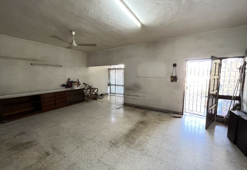 Commercial House at Busy Road in PJ SS2, good for retail, clinic, show room & etc