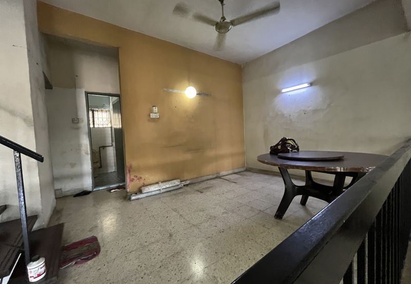 Commercial House at Busy Road in PJ SS2, good for retail, clinic, show room & etc