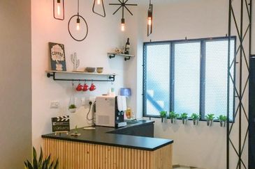 Taiping Hotel Business For Sale, Sell with 2 adjoining shops. Easy access to Taiping NKVE/WCE, McD Simpang, Taiping Lake Garden