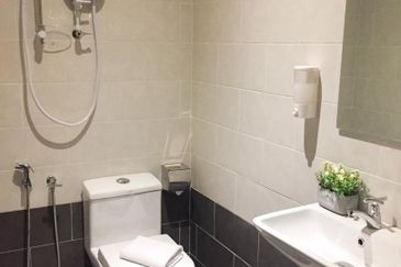 Taiping Hotel Business For Sale, Sell with 2 adjoining shops. Easy access to Taiping NKVE/WCE, McD Simpang, Taiping Lake Garden