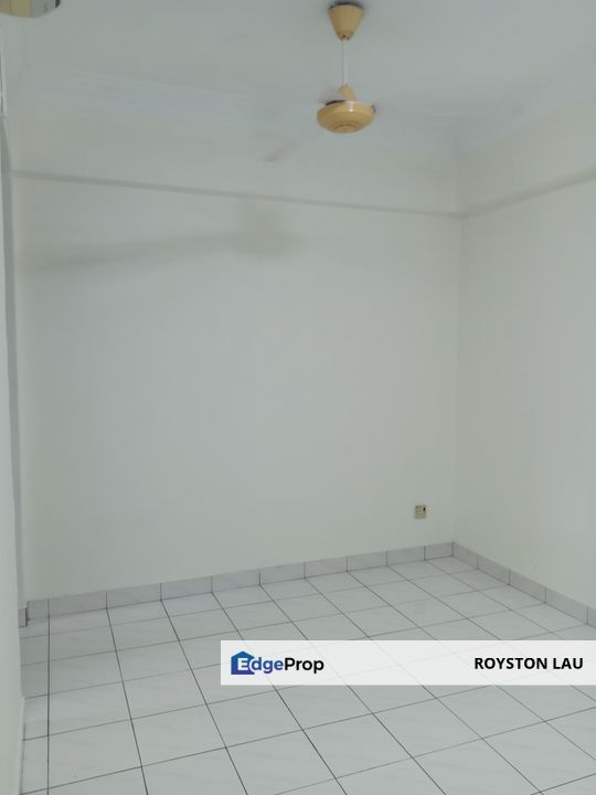 Middle Room For Rent at OG Court condo, 15 min to Mid Valley, 5 Min to Kesas. Pool, Gym & 24 hours security., Kuala Lumpur, Jalan Klang Lama (Old Klang Road)