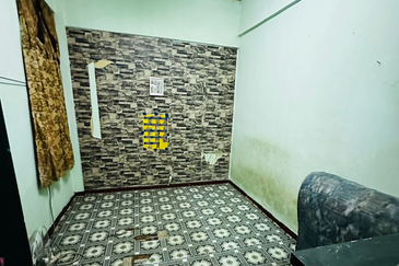 Dahlia Apartment, Putra Perdana