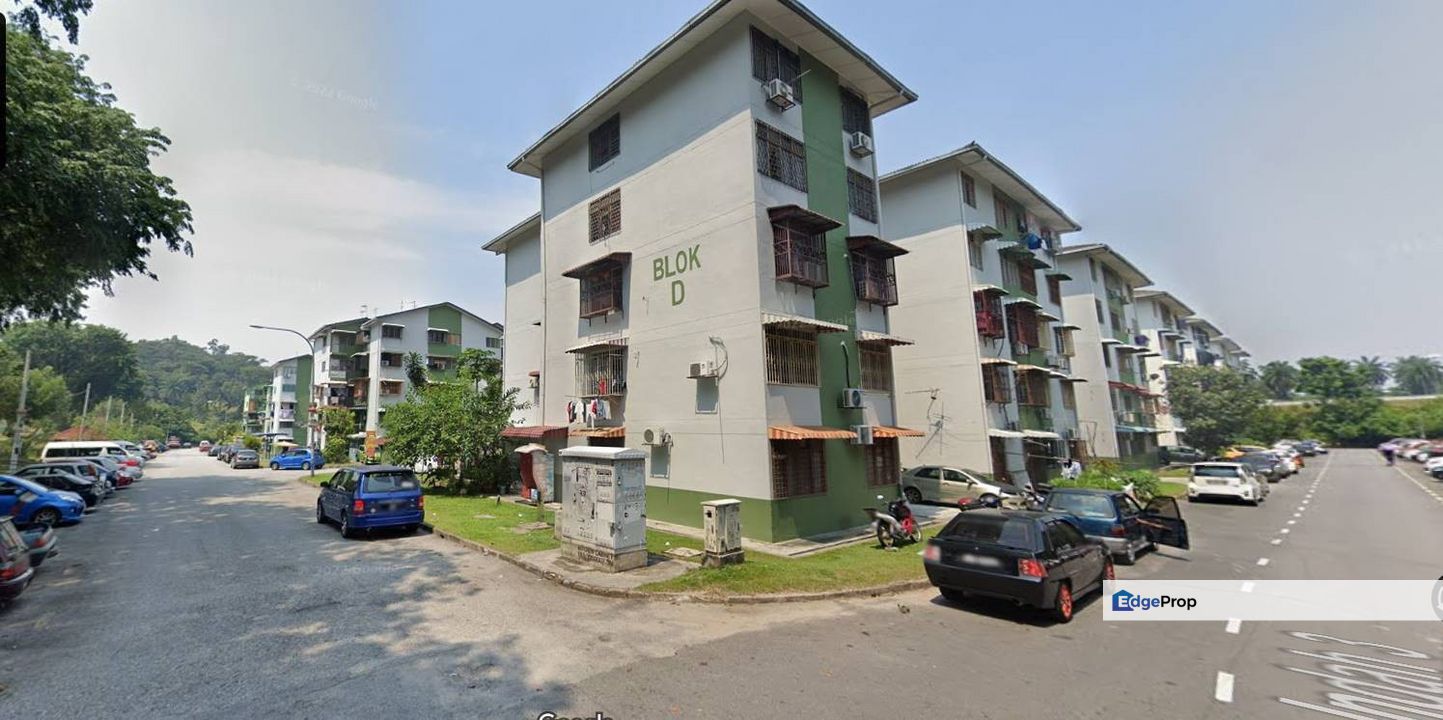 tembikai court for sale at taman universiti indah seri kembangan, Selangor, Seri Kembangan