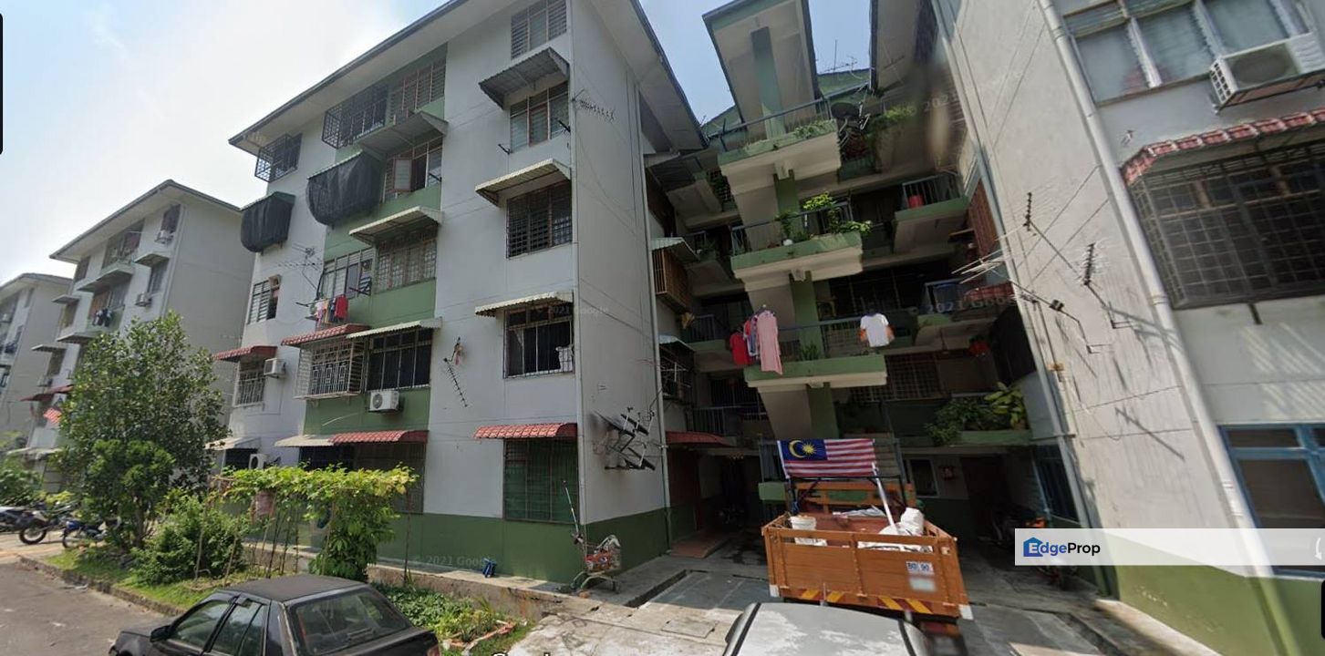 tembikai court for sale at taman universiti indah seri kembangan, Selangor, Seri Kembangan