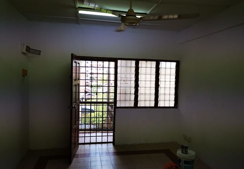 Glen Court, Bandar Sungai Long