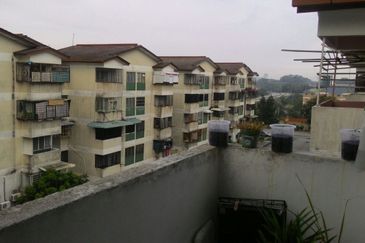 Glen Court, Bandar Sungai Long