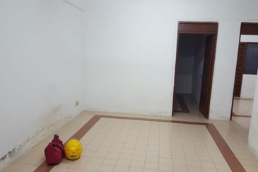 Glen Court, Bandar Sungai Long