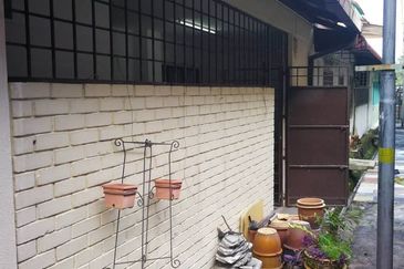 double storey house for sale at bandaar sungai long