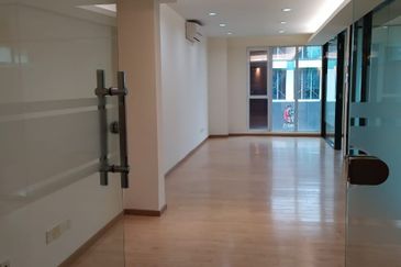 Bandar puteri puchong Office lot for rent Puchong