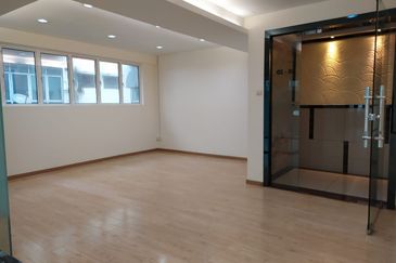 Bandar puteri puchong Office lot for rent Puchong