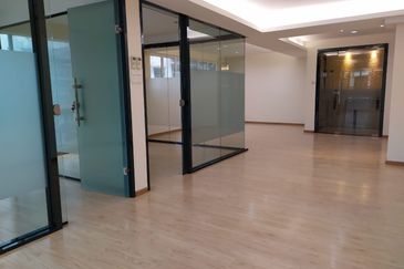 Bandar puteri puchong Office lot for rent Puchong