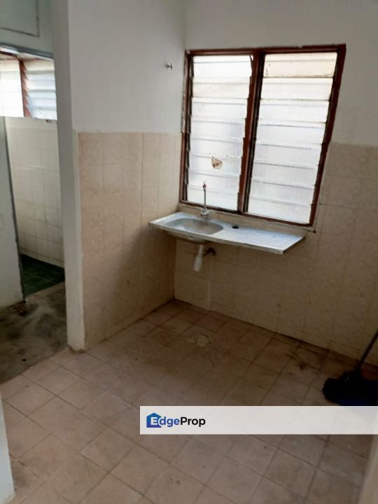 Pangsapuri Mawar for sale at Bukit Serdang Seri Kembangan, Selangor, Seri Kembangan