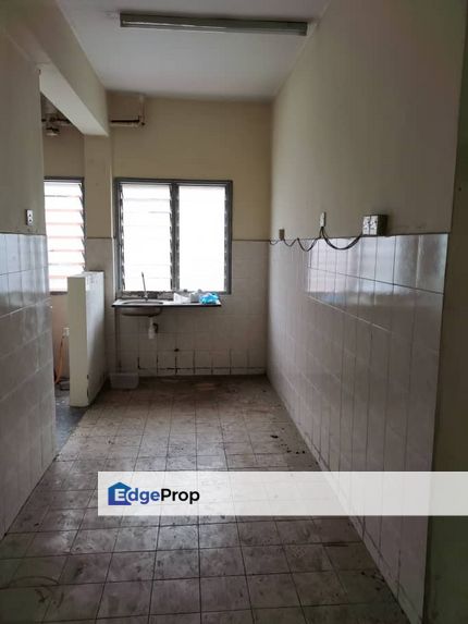 Seri Kembangan Taman Pinggiran Putra Pangsapuri Putra Raya For Sale, Selangor, Puchong South