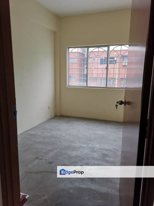 Seri Kembangan Taman Pinggiran Putra Pangsapuri Putra Raya For Sale, Selangor, Puchong South