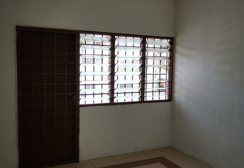 Glen Court, Bandar Sungai Long