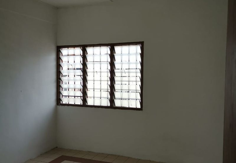 Glen Court, Bandar Sungai Long