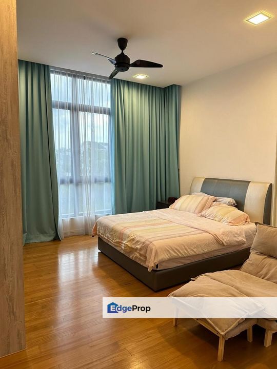 Senja Lakeside Estate Residences 3 Storey Link House Seri Kembangan, Selangor, Seri Kembangan